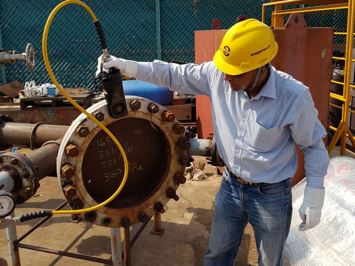 NC1019, 5 Ton Capacity, Hydraulic Nut Cutter, Hexagon up to .75 in