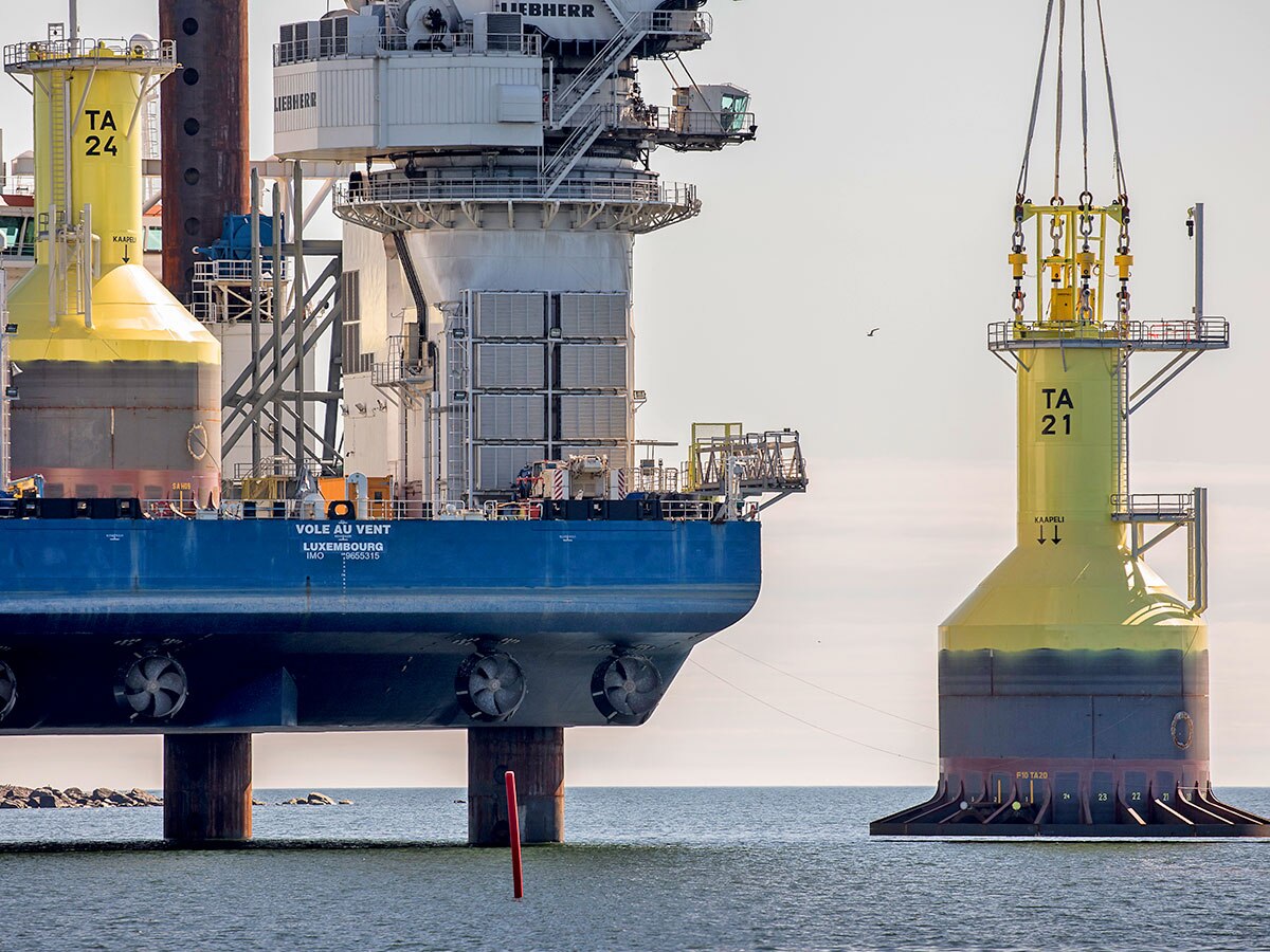 Installing Offshore Wind Turbine Base Foundations with a SyncHoist System