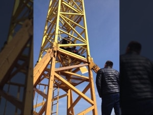 Assembling Tower Crane Sections with a Hydraulic Torque Wrench